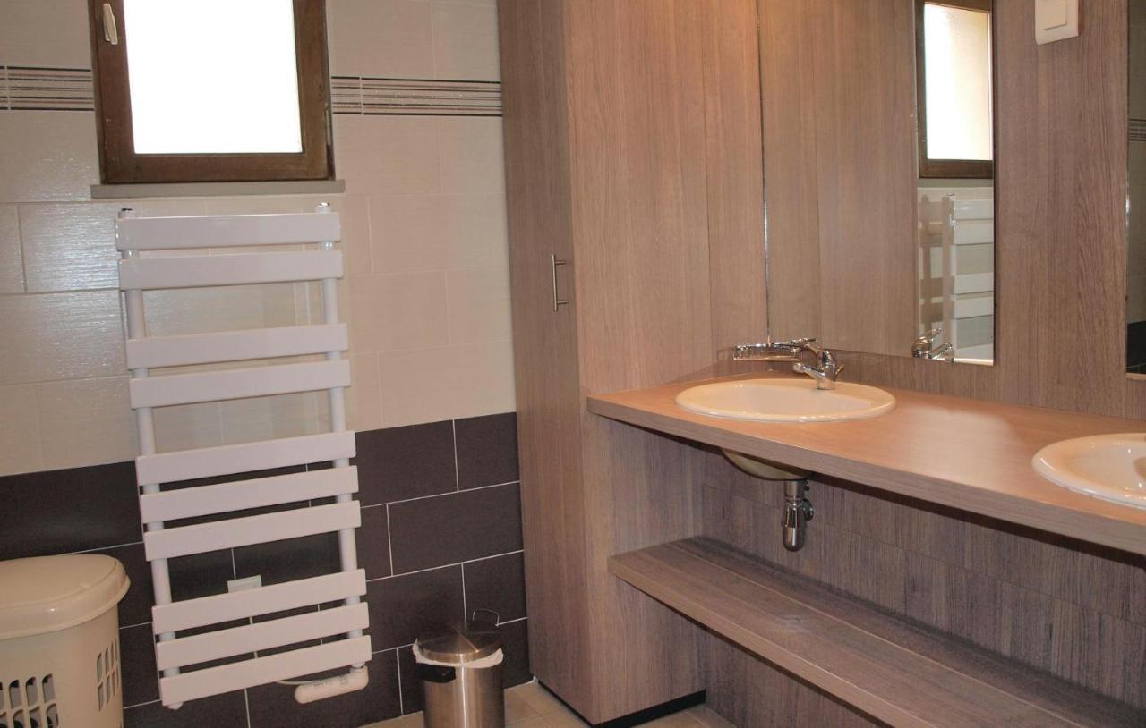 2 Bedroom Awesome Home In Mantallot Luaran gambar