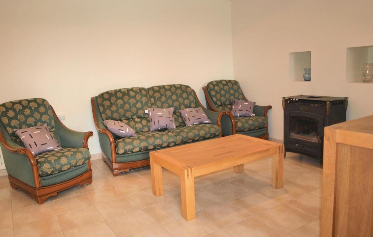 2 Bedroom Awesome Home In Mantallot Luaran gambar