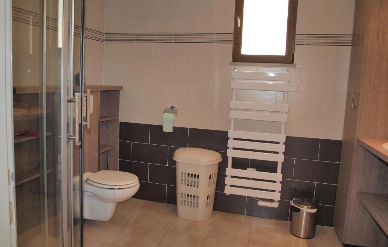 2 Bedroom Awesome Home In Mantallot Luaran gambar